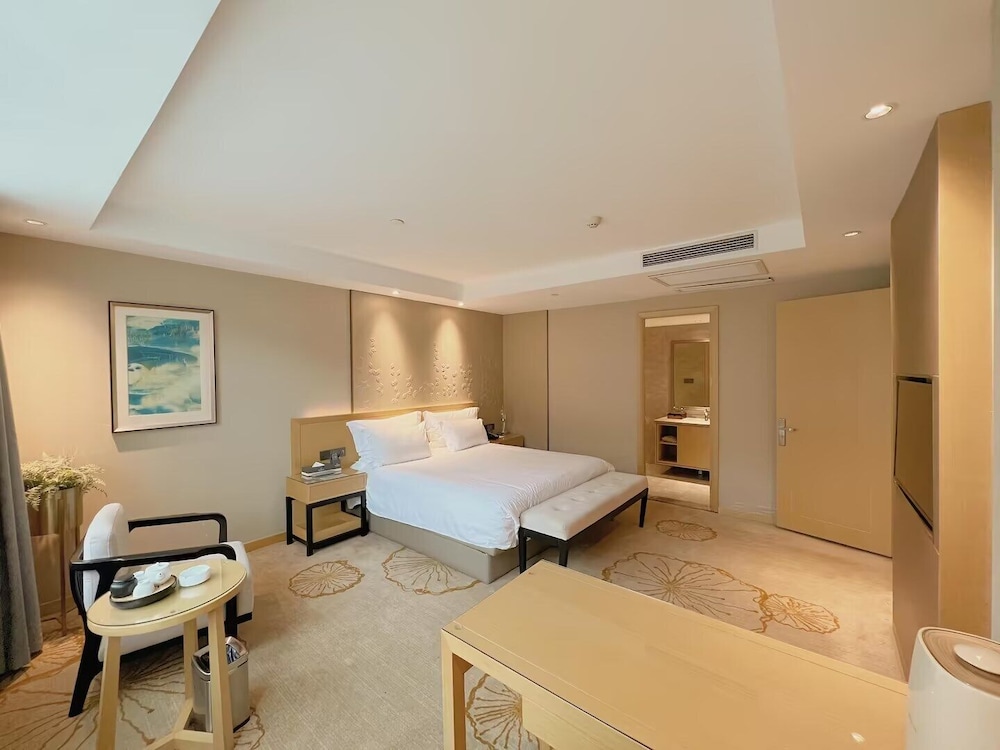 Deluxe Suite Room - Photo 1
