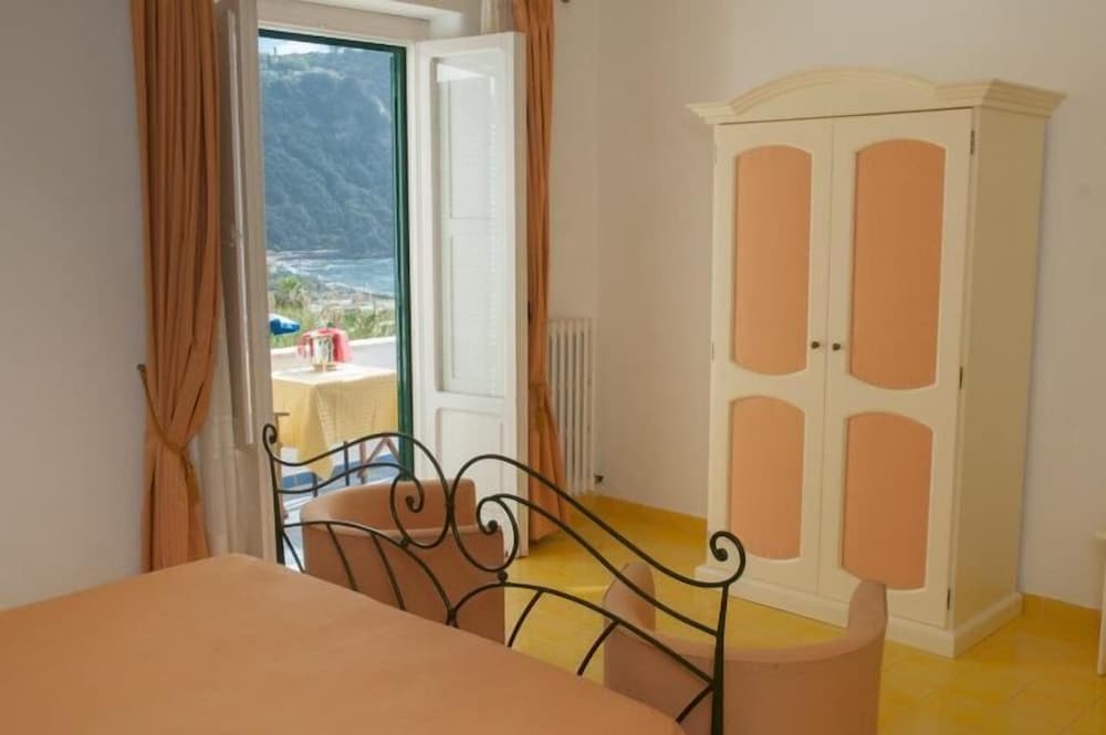 Triple Room, Partial Sea View