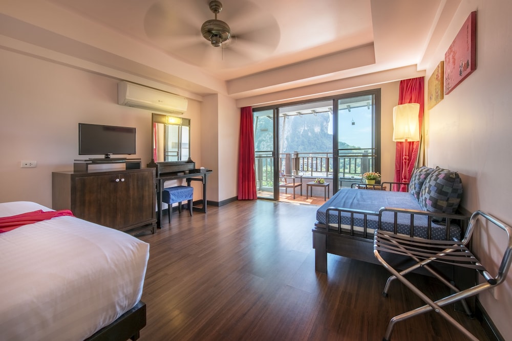 Deluxe Room, Sea View - Photo 8
