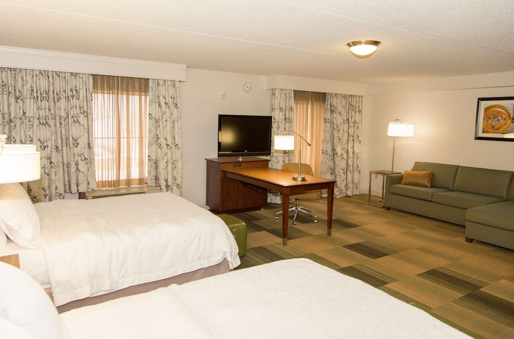 Suite (2 Queen and 1 Sofa Bed) photo 1