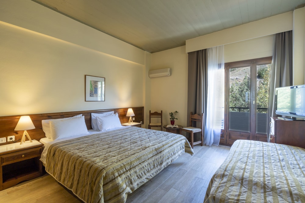 Standard Triple Room (Back View) - Photo 2