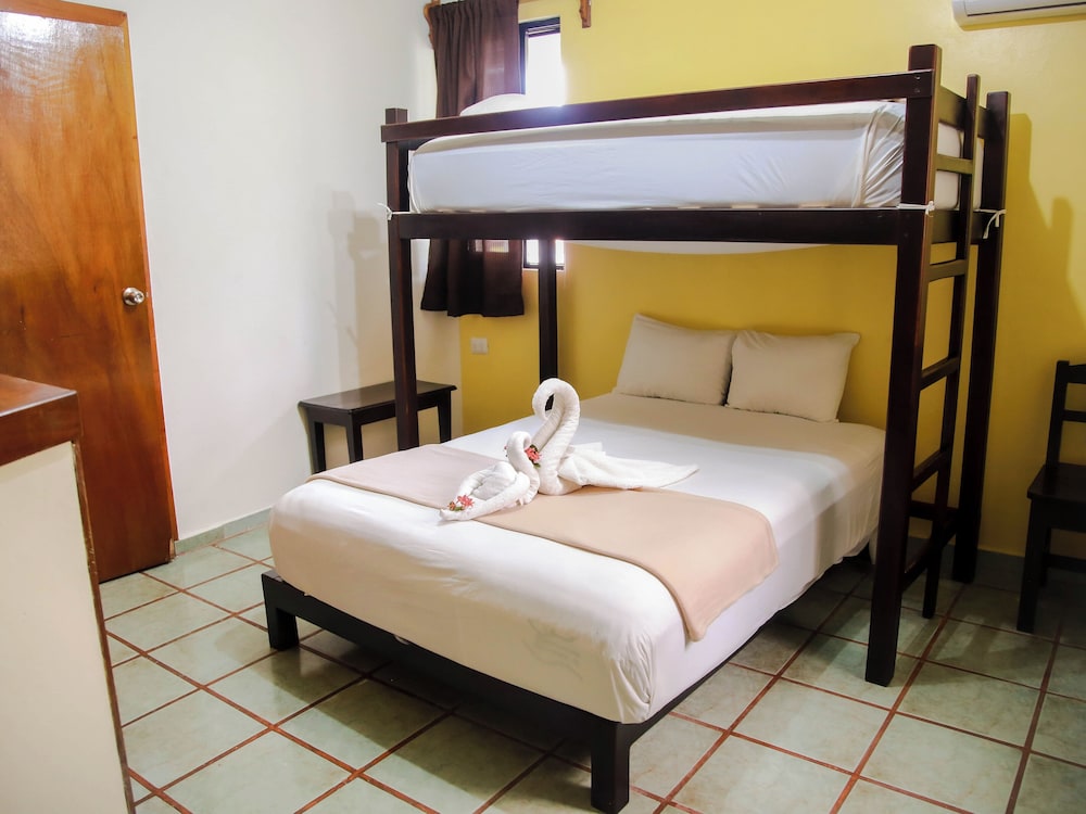 Economy Triple Room, 1 Bedroom, Non Smoking photo 3