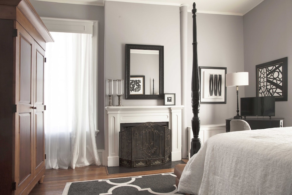 Florence Ayers Suite photo 1