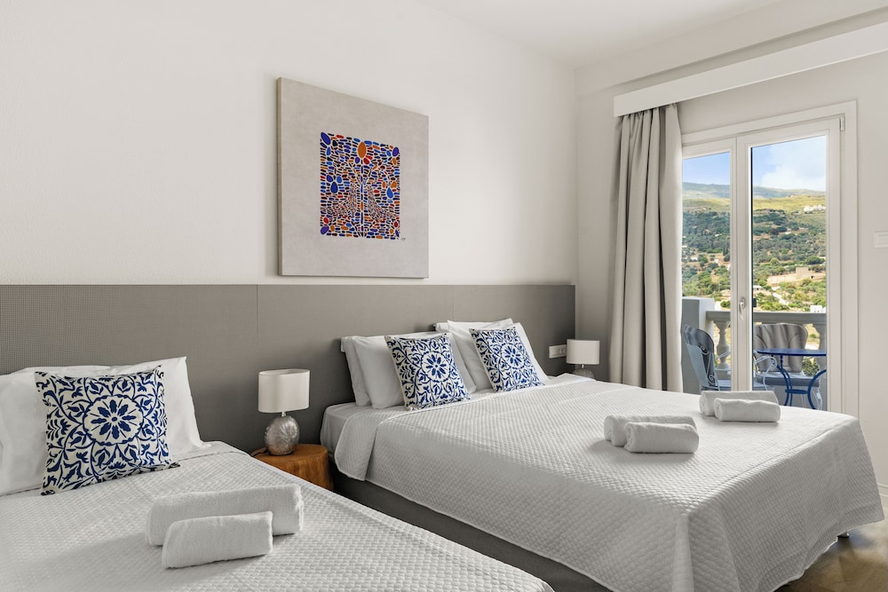 Superior Triple Room, Sea View - Photo 2