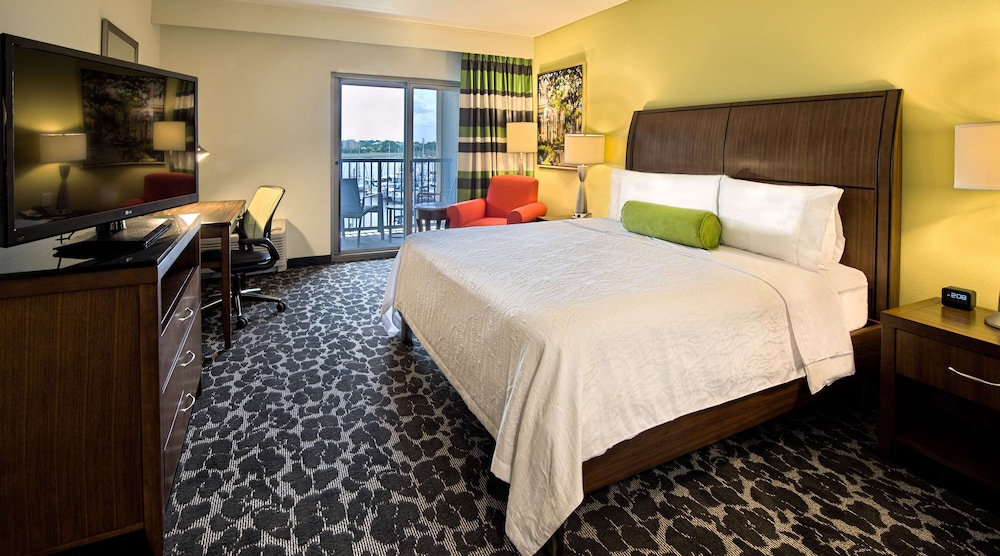 Room, 1 King Bed, Balcony, Accessible