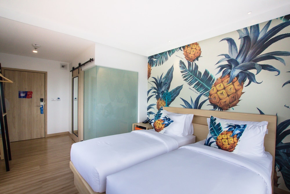Deluxe Double Room, 1 King Bed, City View - Photo 3