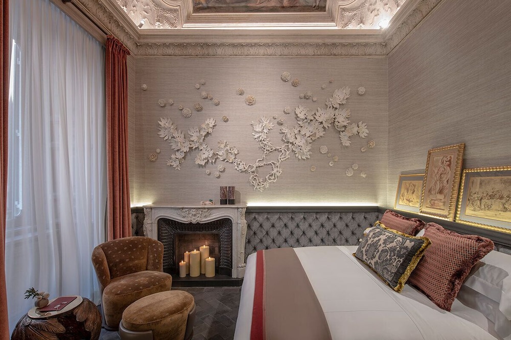 Signature Suite, Annex Building