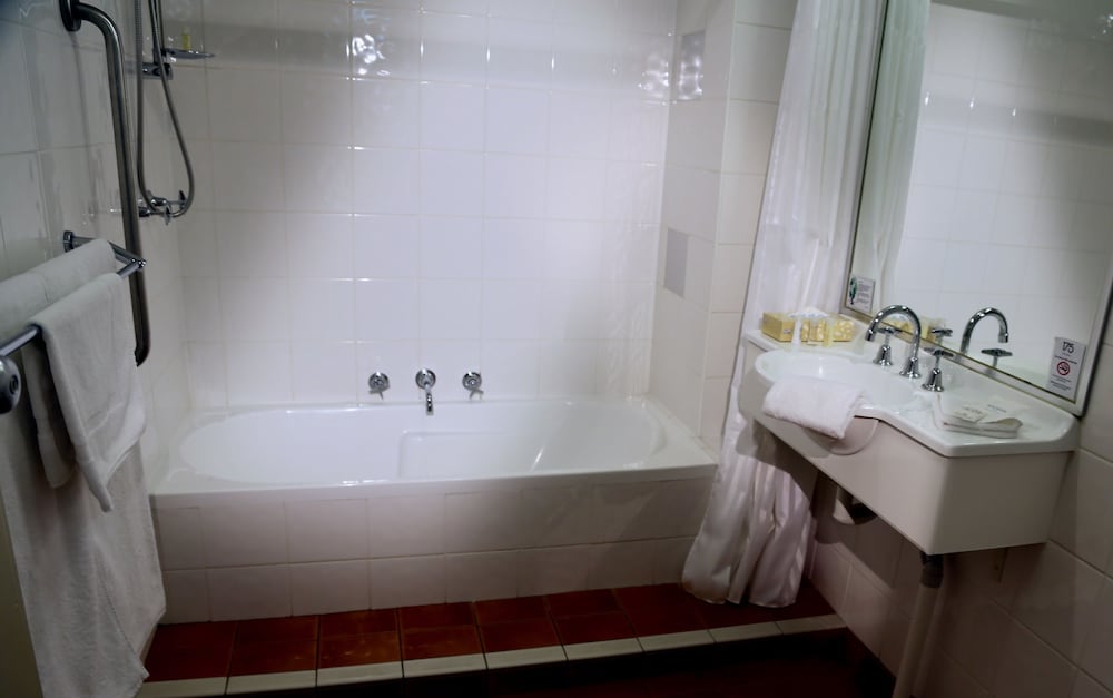Deluxe Room - Photo 6