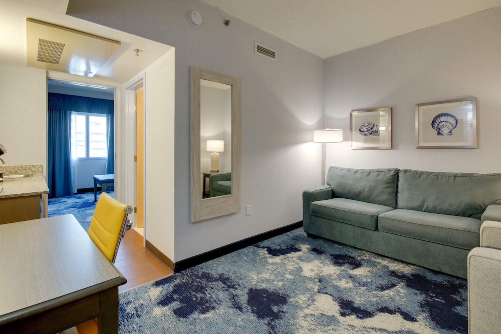 Suite North, 2 Queen Beds  & Sofa Bed ,No View, No Balcony photo 2
