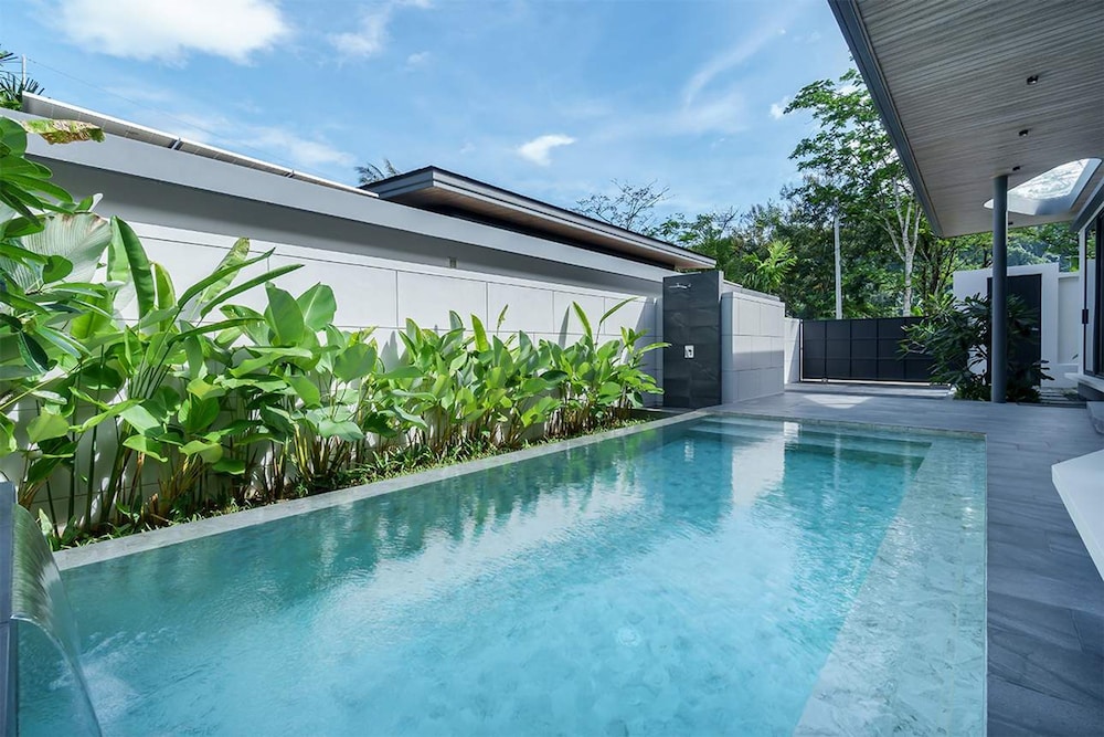 Villa, Smoking photo 2