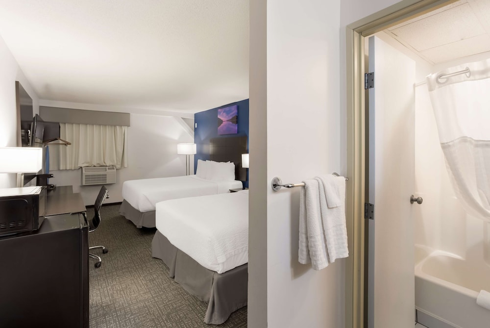 Standard Room, 2 Queen Beds, Non Smoking, Refrigerator & Microwave (Pet Friendly) - Photo 2