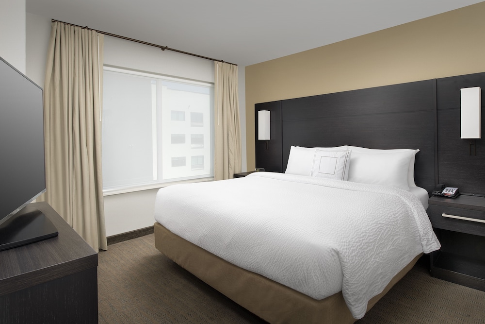 Suite, 1 Bedroom - Photo 17