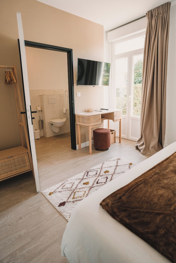 Standard Double or Twin Room photo 3