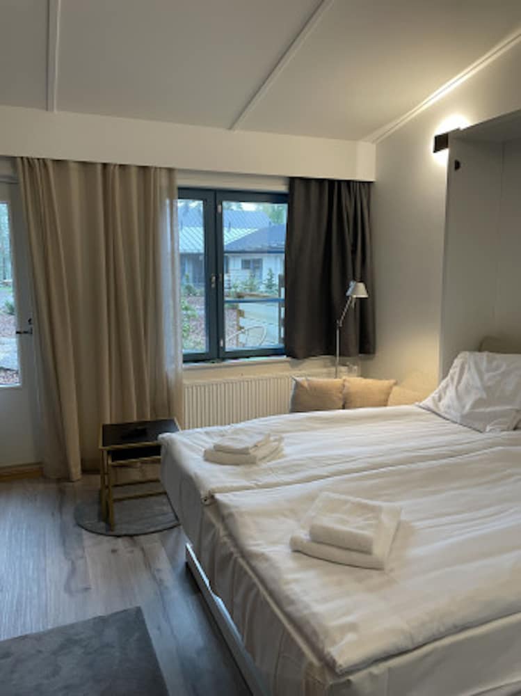 Superior Suite - Photo 9