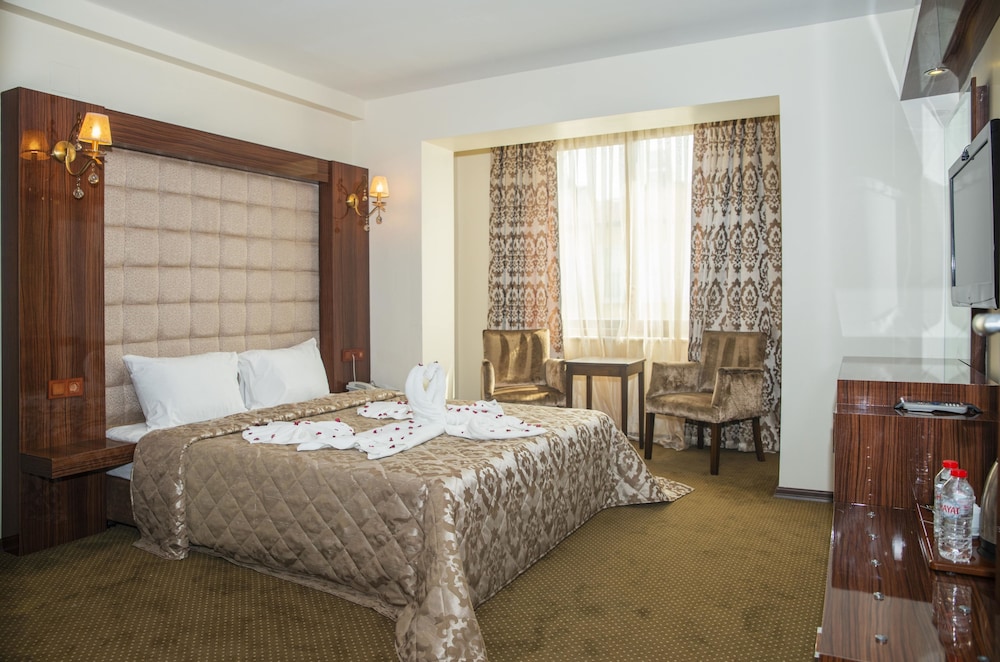 Standard Double or Twin Room photo 1