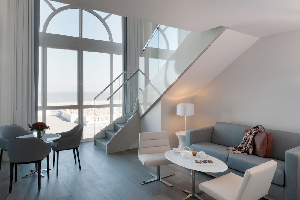 Suite, 1 King Bed, Sea View (Reine des Plages)
