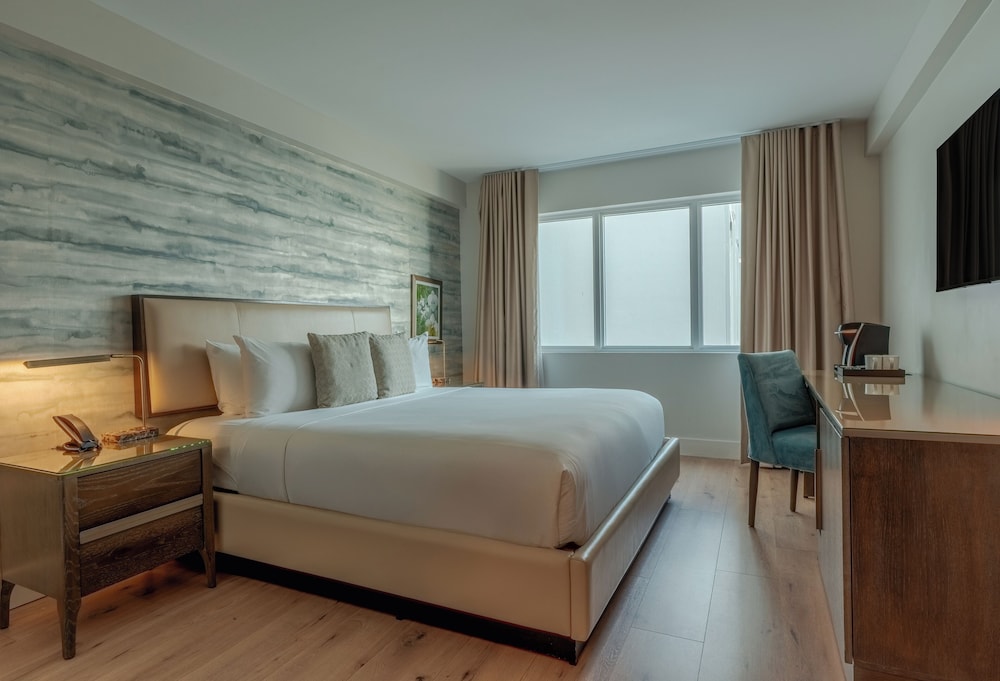 Premium Double Room Single Use, 1 Queen Bed, Courtyard View