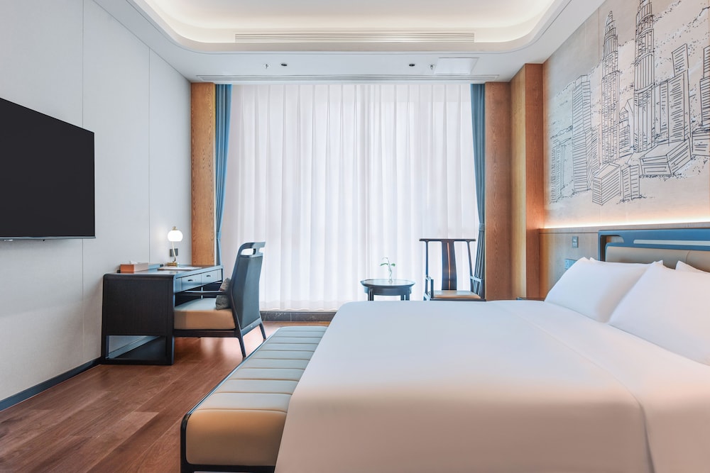 Superior Suite, 1 King Bed photo 3