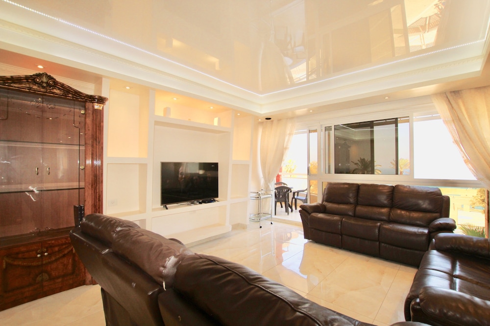 Family Apartment, 4 Bedrooms, Smoking, Sea Facing photo 1