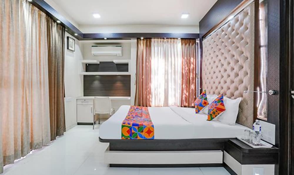 Deluxe Room - Photo 3