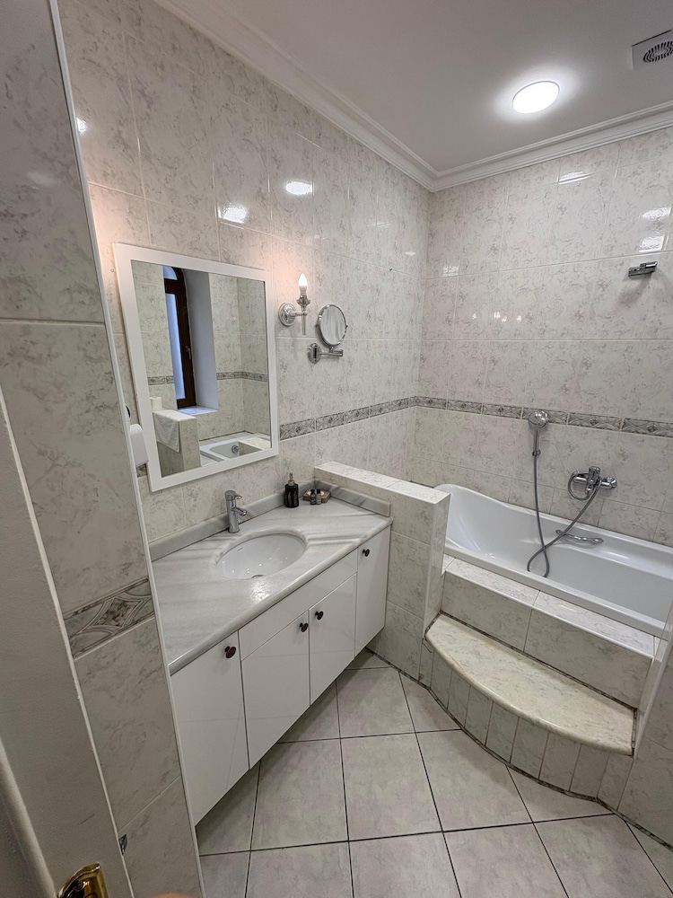 Classic Triple Room - Photo 25