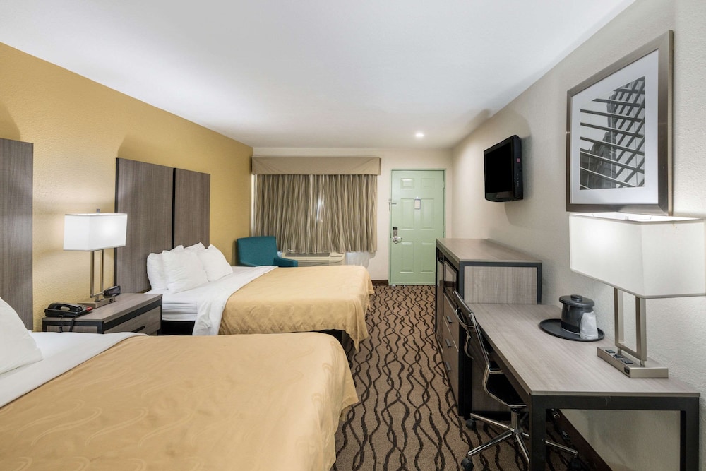 Standard Room, 2 Queen Beds, Non Smoking - Photo 1