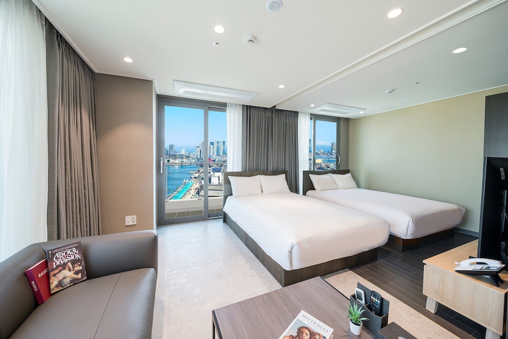 Oceanlake View Coner Suite photo 2