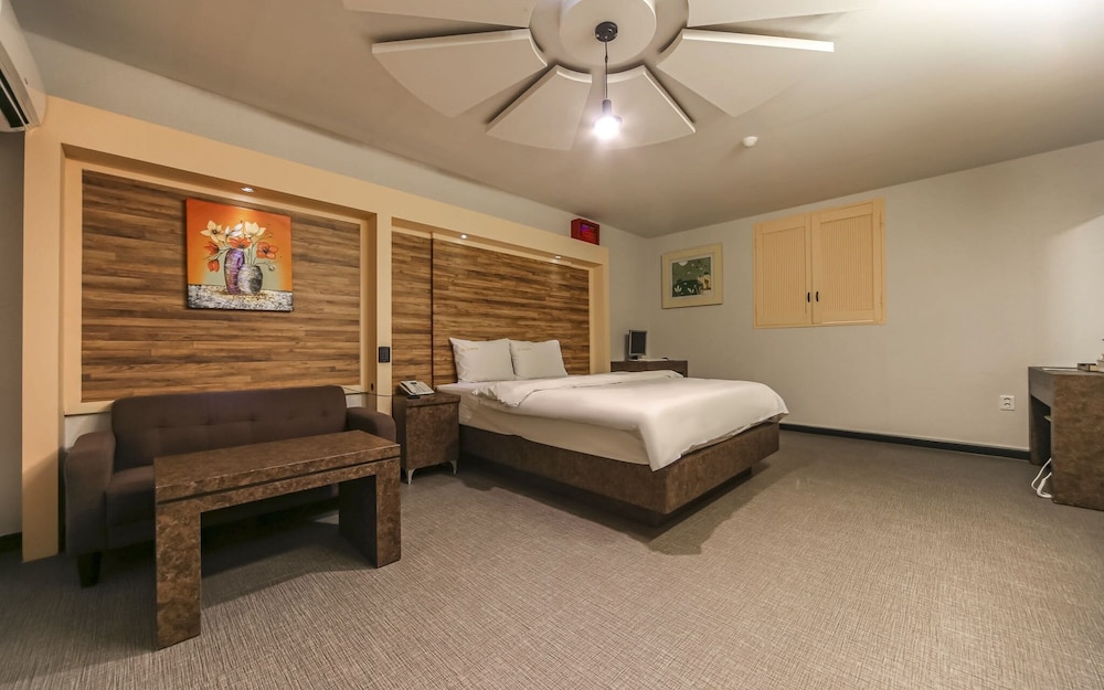 Room (Deluxe room (luxury bedding/cooling a) - Photo 1