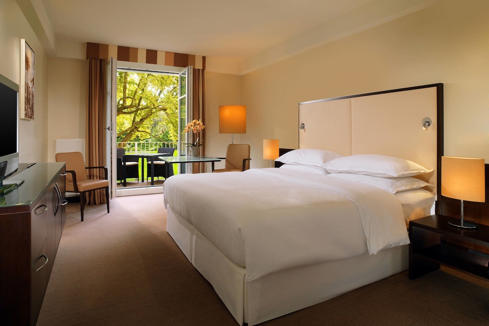 Room, 1 King Bed, Terrace, Park View - Photo 2