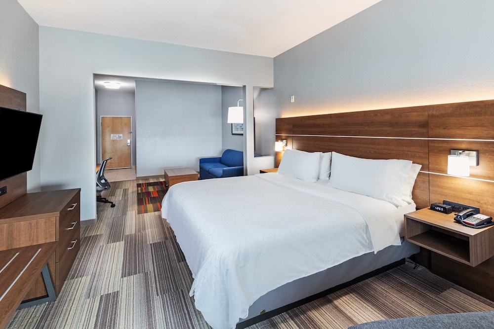 Suite, 1 King Bed, Accessible (Mobility, Comm, Roll Shwr) - Photo 6