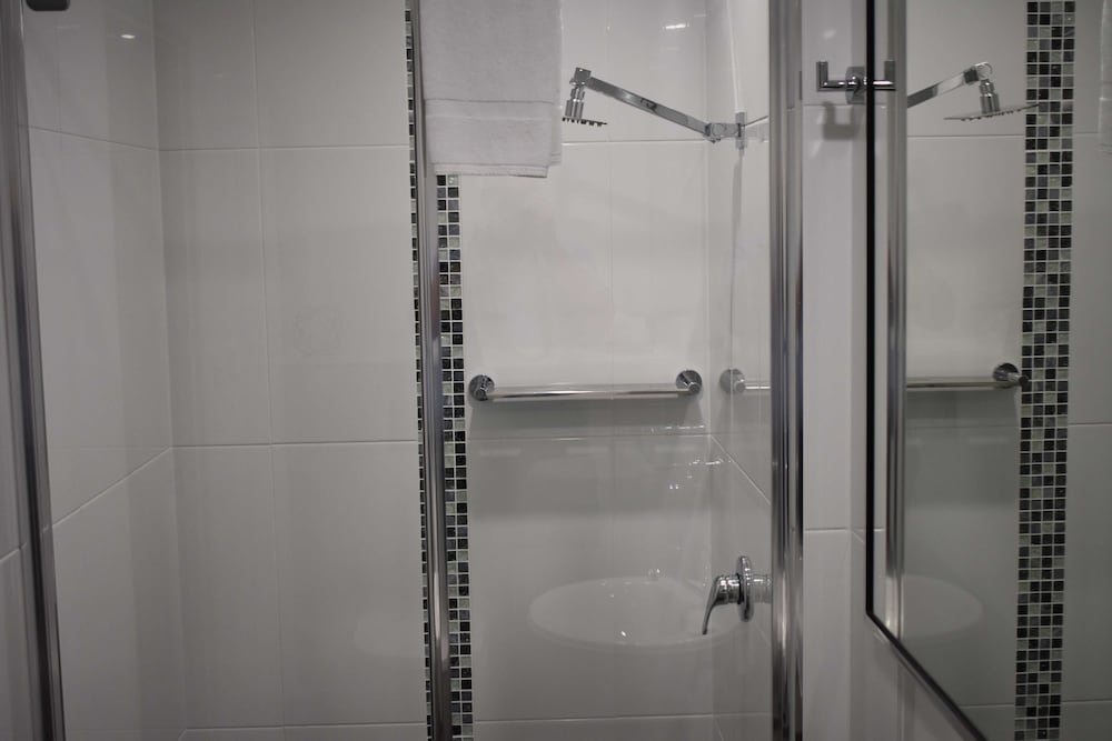 Standard Room, Multiple Beds, Non Smoking - Photo 15