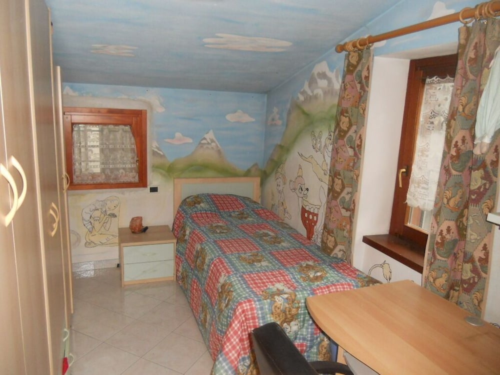 Single Room, Non Smoking, Shared Bathroom photo 3