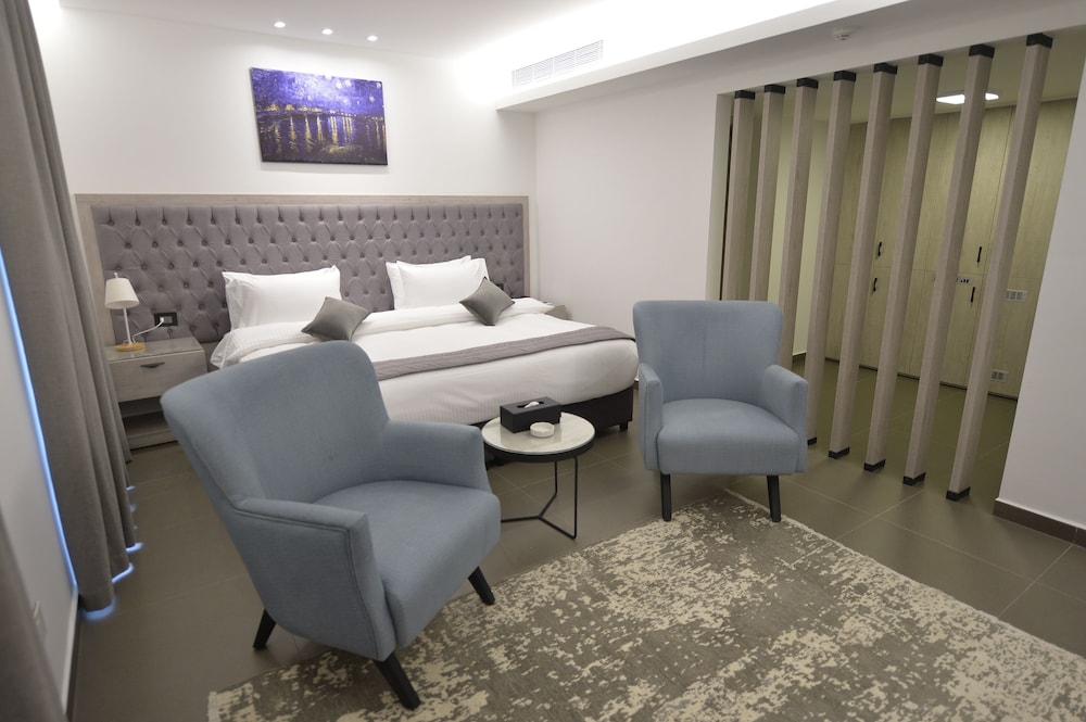 Business Room, 1 Bedroom - Photo 1