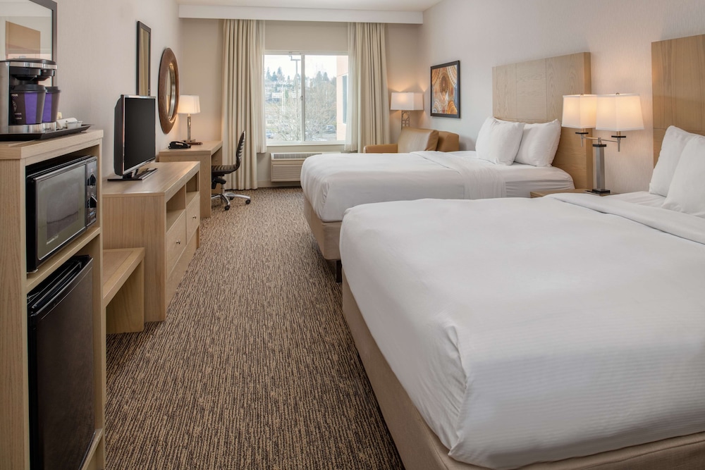 Room, Multiple Beds, Accessible, Non Smoking (2 Queen Beds and Sofa Bed) photo 3