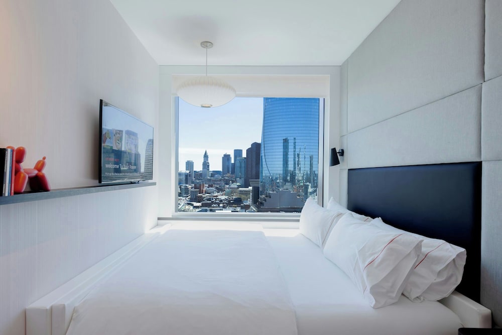 Premium Room, 1 King Bed (View) thumbnail 5