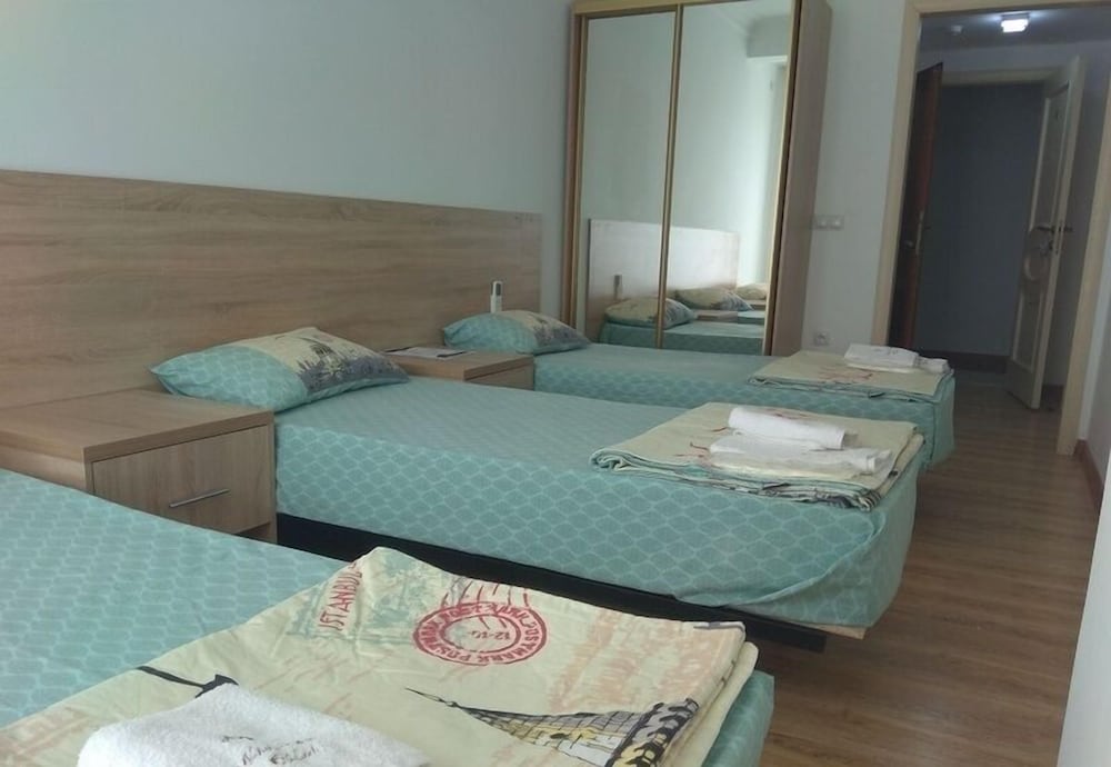 Economy Triple Room photo 1