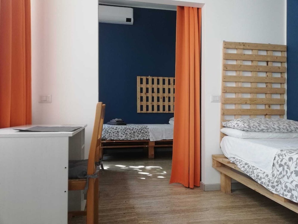 Basic Twin Room, Accessible, Ensuite photo 2