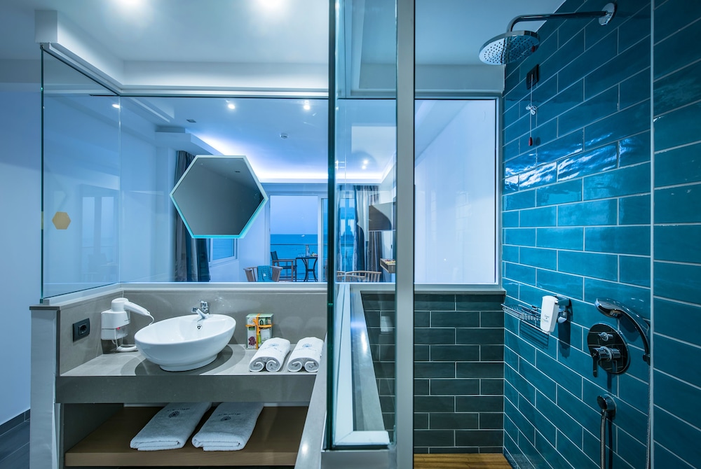Junior Suite Sea Front photo 3