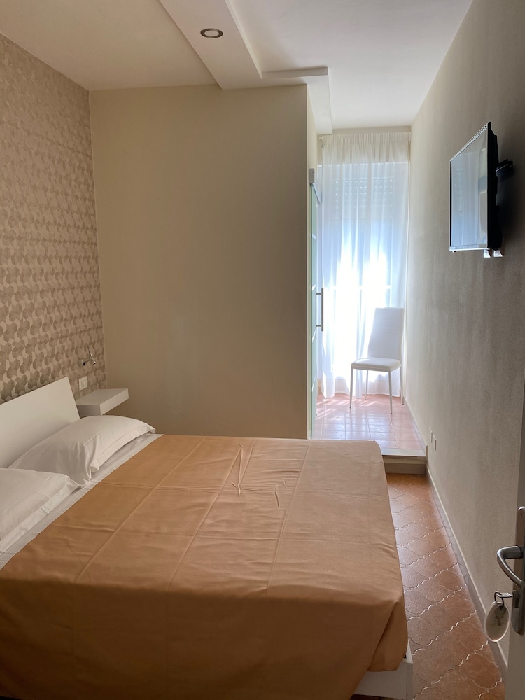 Economy Double Room photo 1