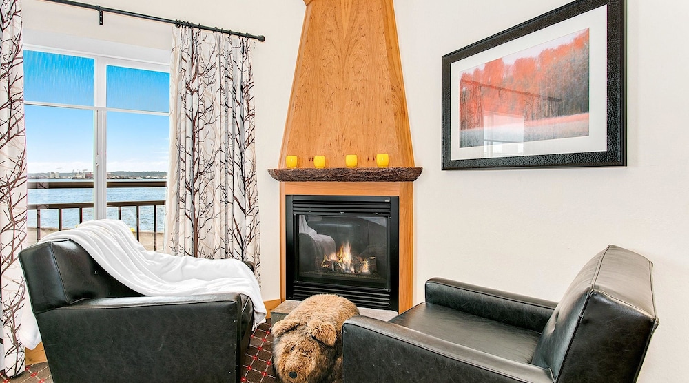 Junior Suite (Over Water) - Photo 4