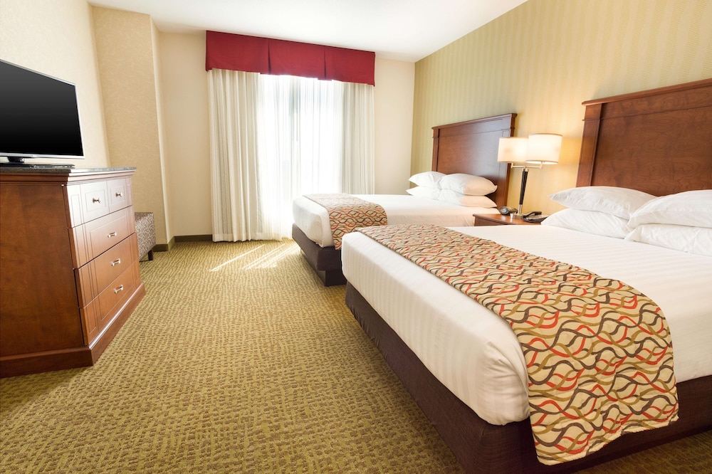 Suite, Multiple Beds, Refrigerator & Microwave (Upper Floor) photo 1