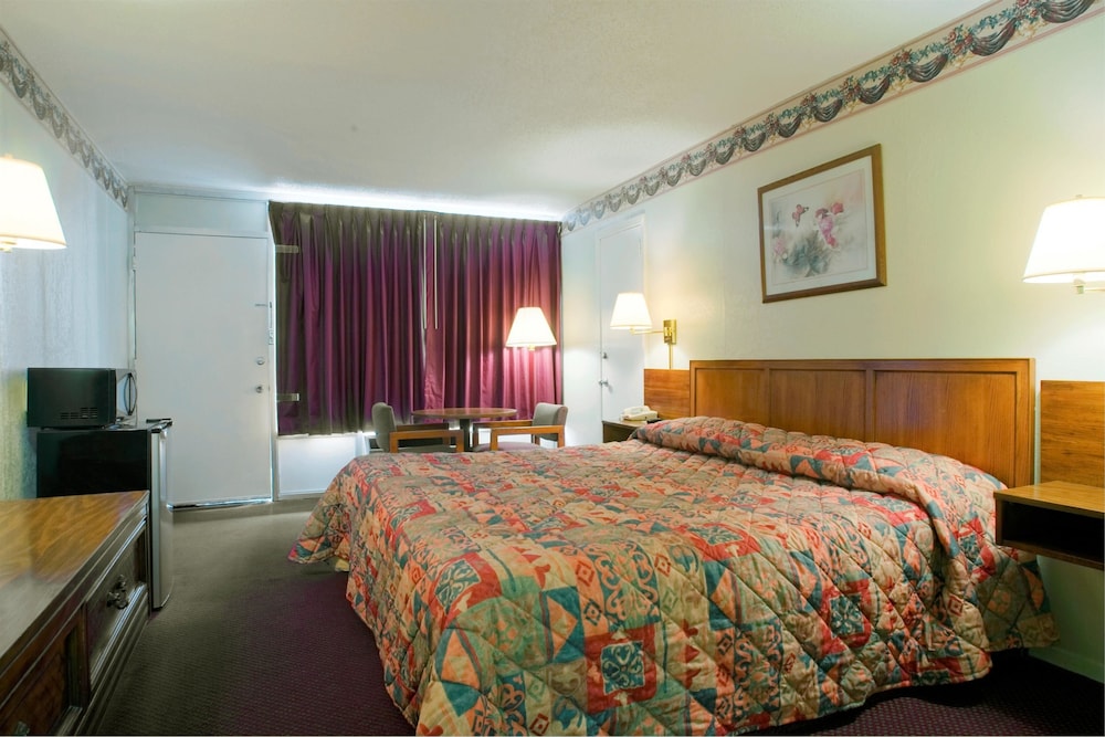 Room, 1 King Bed - Photo 1