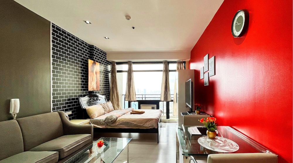 Traditional Studio, Balcony, City View