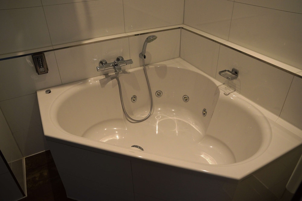 Suite, 1 King Bed, Balcony - Photo 8