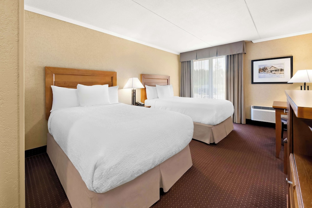 Standard Room, 2 Queen Beds, Non Smoking, Balcony (2nd Floor) photo 1