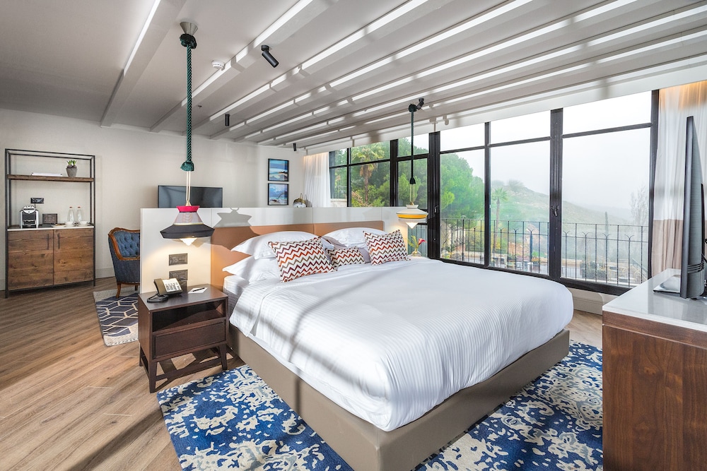 Hermon Suite
