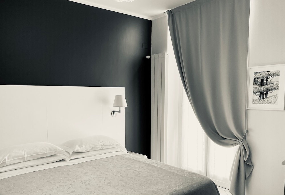 Double or Twin Room, Partial Sea View photo 2