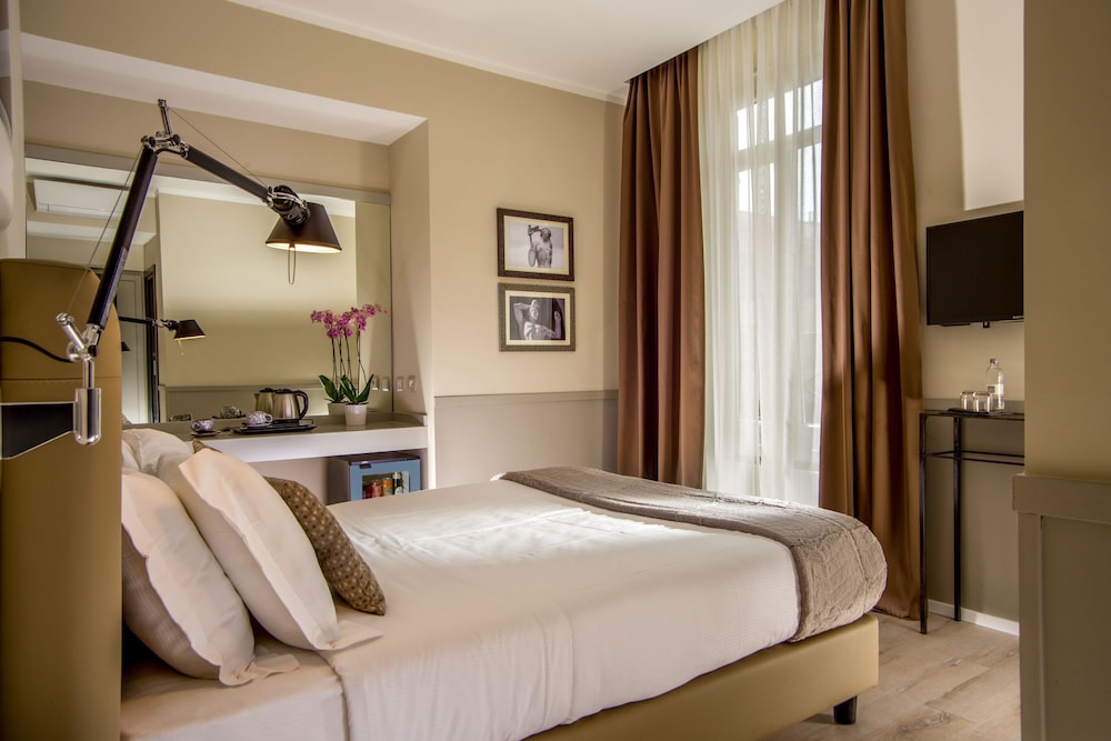 Double or Twin Room (Extra 1 single bed) photo 3