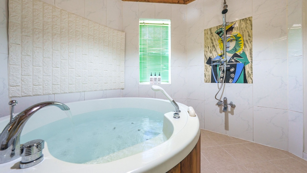 Basic Room, 1 Bedroom (Deluxe 2(Pet, BBQ, Terrace, Spa)) - Photo 8