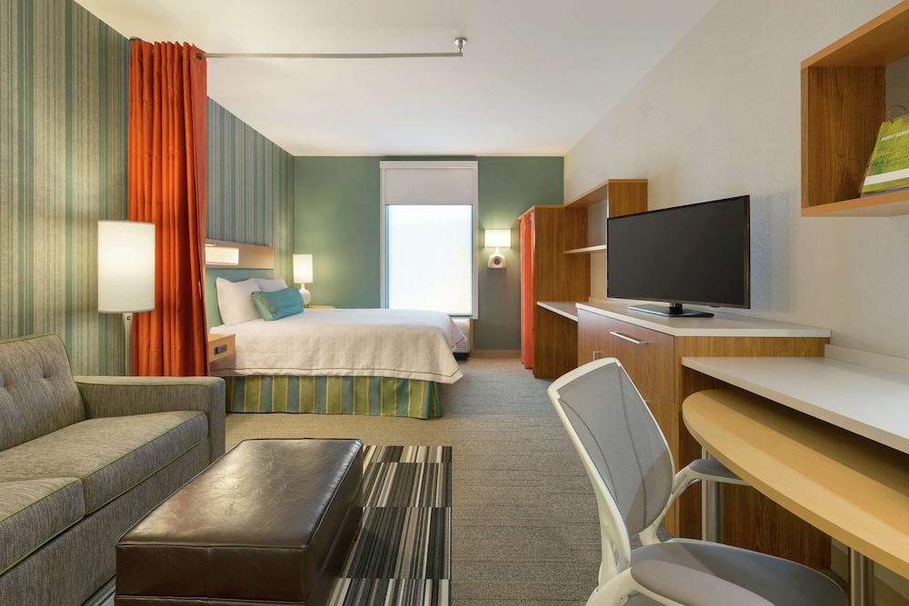 Suite, 1 King Bed, Accessible (Hearing)